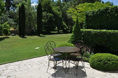 Mooi stenen huis met terras en tuin, Lussan-v...