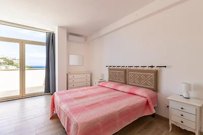 Wohnung mit Meerblick und Terrasse