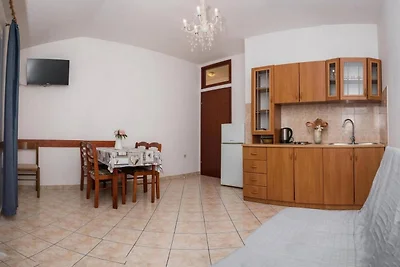 Einladendes Apartment am Meer in Dalmatien