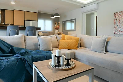 Private Poolvilla mit Meerblick für 6...