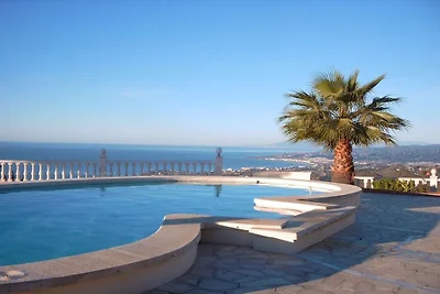 Villa in Torrox mit Schwimmbecken