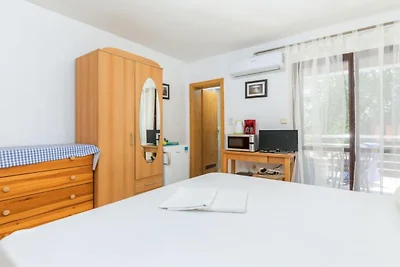 Apartments Manda - Double Room With Terrace...