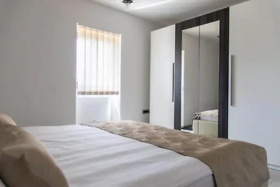 Uriges Ferienhaus in Risika mit Whirlpool