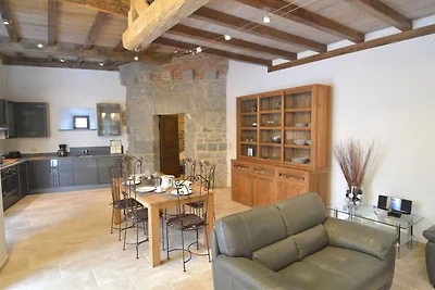 Moderna casa vacanze a Senzeille con giardino