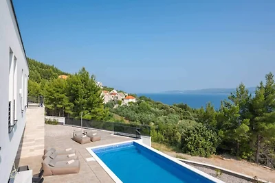 Luxuriöse Villa mit Meerblick und Whirlpool