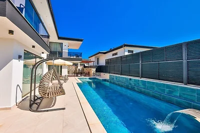 Villa in Kalkan mit Schwimmbecken