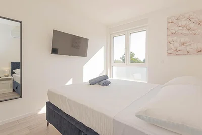 Villa Pomalo - Three Bedroom Villa with Outdo...