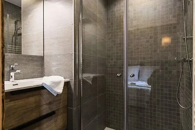 Ampio appartamento in legno antico sulle pist...