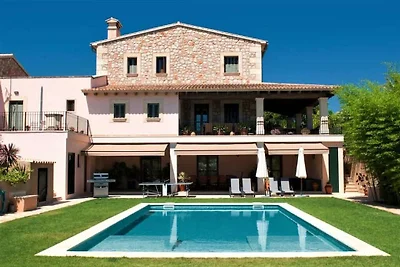Luxuriöse Villa mit privatem Pool