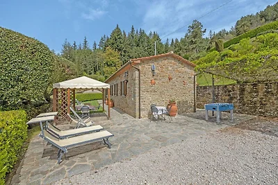 Omringd door groene Toscaanse heuvels