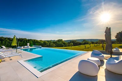 Villa in Pula mit Pool und Sauna