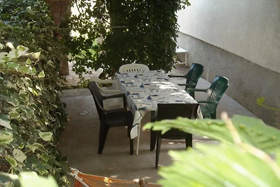 Haus mit drei Schlafzimmern und Terrasse