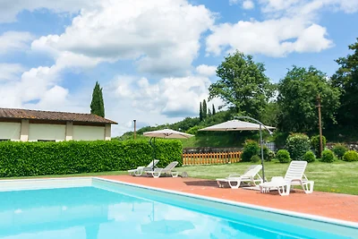 Bellissima casa colonica con piscina a Bucine