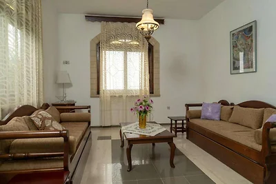 Modernes Ferienhaus in Stalos mit Balkon