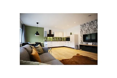 Q-Stall, Apartment 01