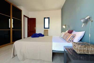 Modernes Apartment in Arrecife mit Terrasse