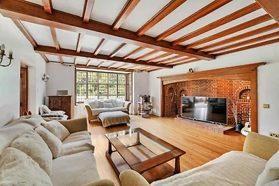 Pet-Friendly Holiday Home with Scenic Views, ...