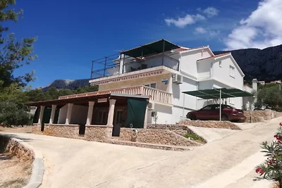 Classic One Bedroom Apartment with Terrace an...