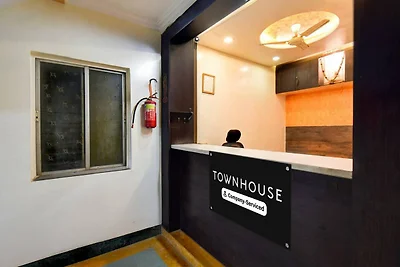 Townhouse Balewadi Stadium Hotel Sarovar