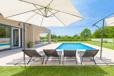 Villa in Svetvinčenat mit Schwimmbecken