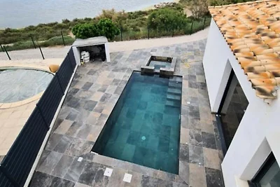 Villa am Strand mit Pool und Jacuzzi