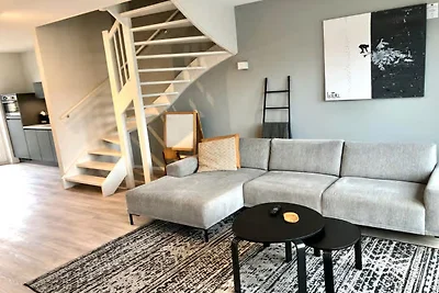 Schöne Lodge parallel zur Einkaufsstraße.