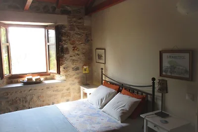 Gemütliches Ferienhaus in Leonidio mit Garten