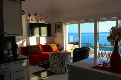 Two Bedroom Apartment with Sea View and Priva...