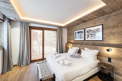 Chalet in Courchevel mit Pool und Skizugang