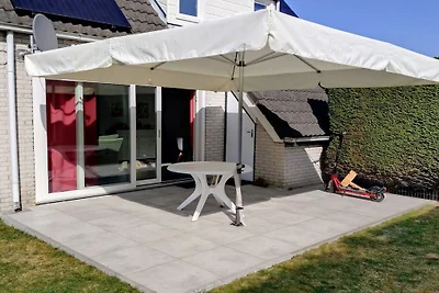 Ferienhaus in Ouddorp mit Schwimmbecken
