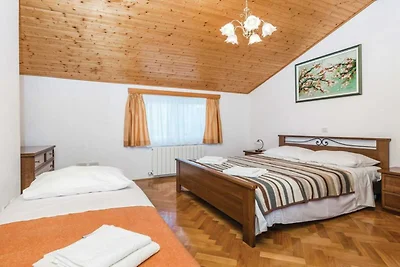 Scenic Seafront Brsec Apartment - Three Bedro...