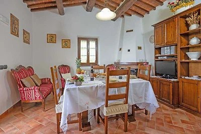 Omringd door groene Toscaanse heuvels