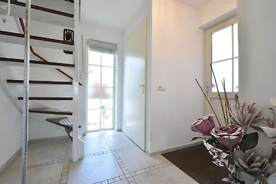 Attraktives Ferienhaus in Oude mit Garten