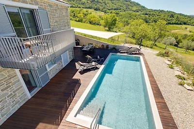 Villa in Buzet mit Schwimmbecken
