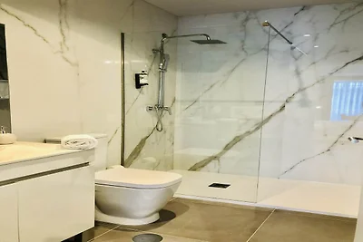 Helle und geräumige Wohnung in Porto