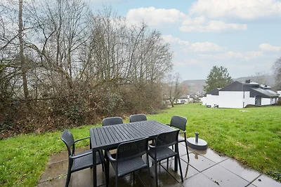 Geräumiges Ferienhaus im Ferienort Hambachtal