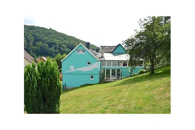 Groot chalet aan de bergbeek