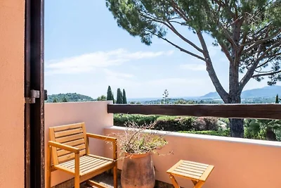 Villa in La Roquette mit Meerblick und Pool