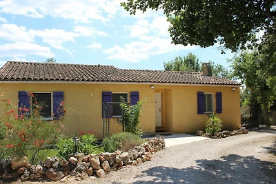Ferienhaus mit großem Garten und Pool