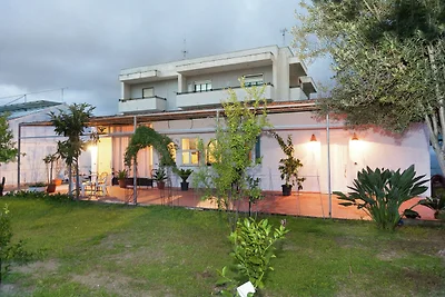 Moderna casa vacanze con balcone a Trecase