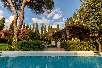 Villa romantica a Pescia con piscina