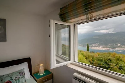 One Bedroom Apartment with Balcony and Sea Vi...