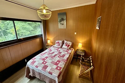 Alpenhütte in der Nähe der Forststraße