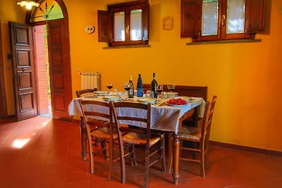 Attraente villa con piscina