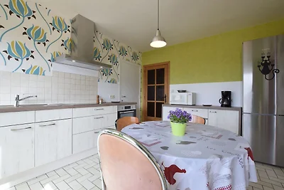 Einladendes Ferienhaus mit großem Garten