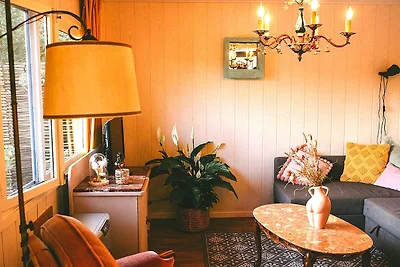 Geel Chalet in Netevallei
