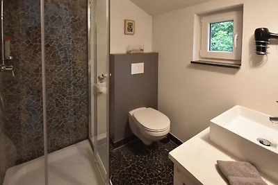 Bella casa per le vacanze in mezzo alla...