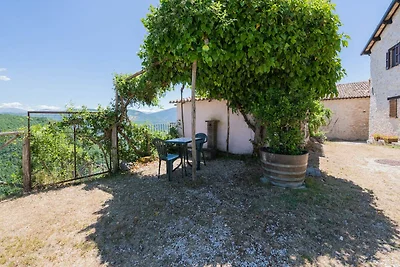 Ruhiges Ferienhaus in Sellano mit Pool