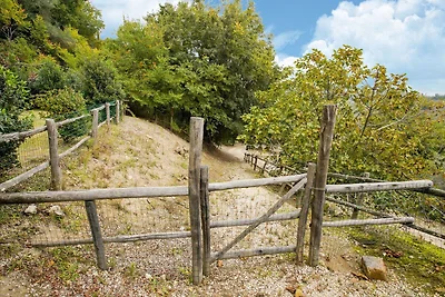 Casa rustica con giardino privato