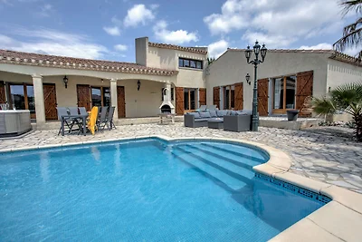 Villa moderna con piscina privata